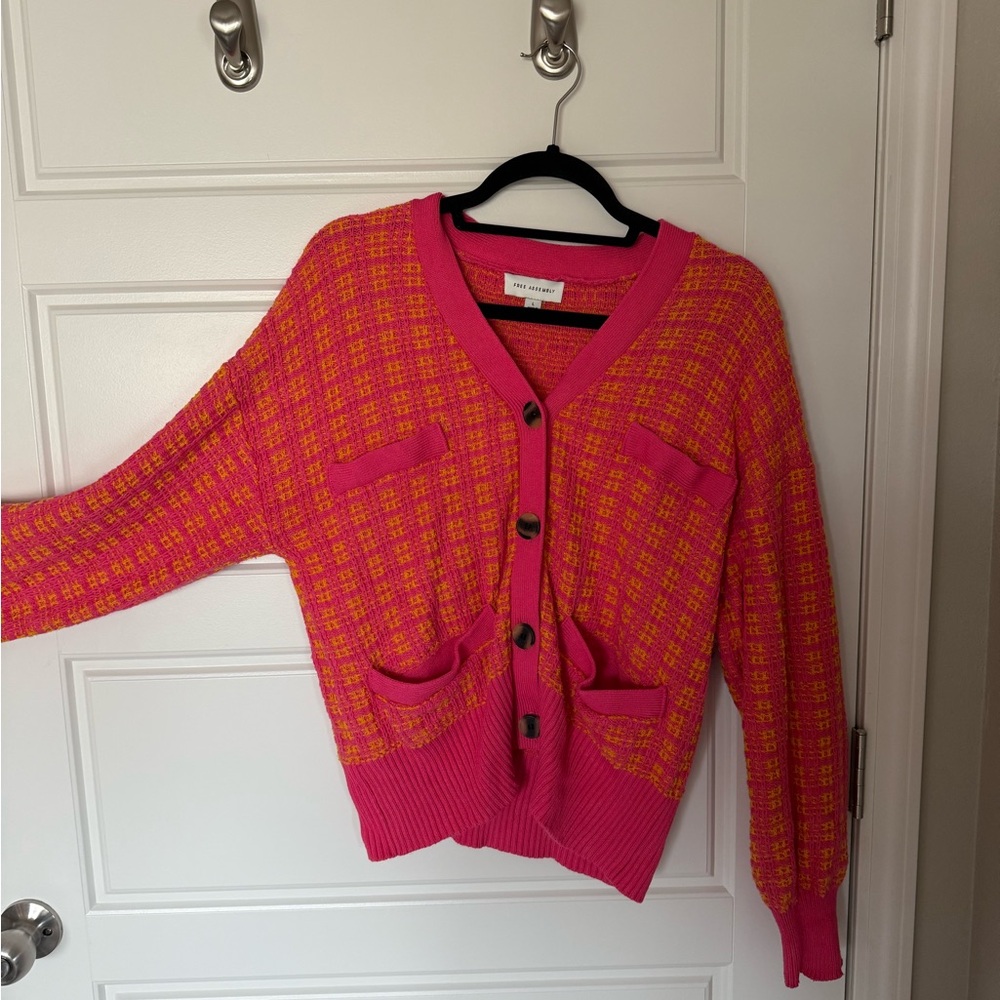 Chic Pink and Yellow Textured Knit Cropped Cardigan
